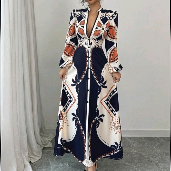 Elegant Navy and White Maxi Dress - Picture 3 of 5